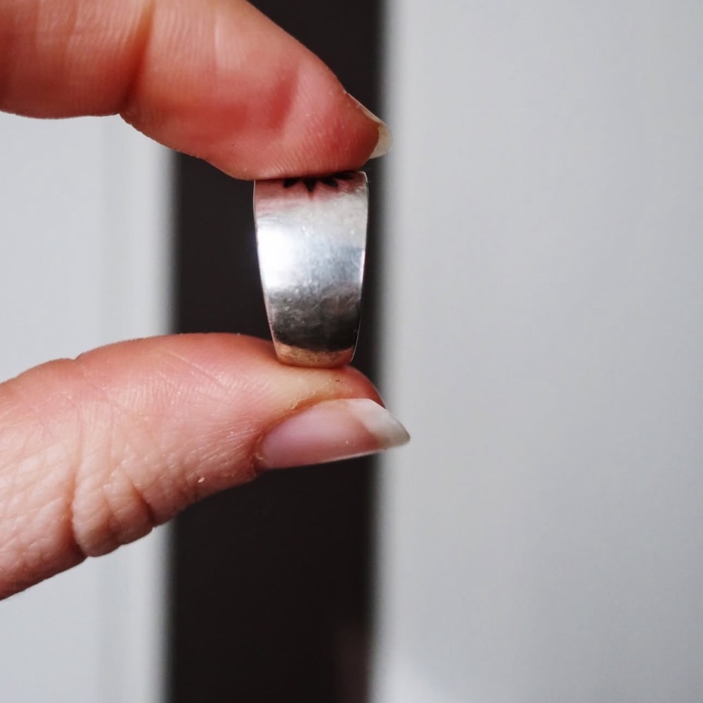 Sterling Silver Sunburst Band Ring - Silver - Size 4-4.5 - Picture 3 of 4